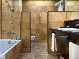 فندق سورس باريس 3*,