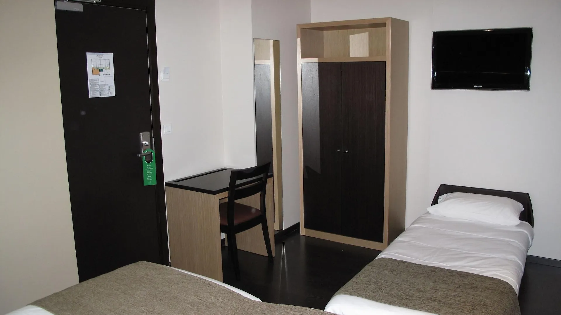 Source Hotel Paris 3*,