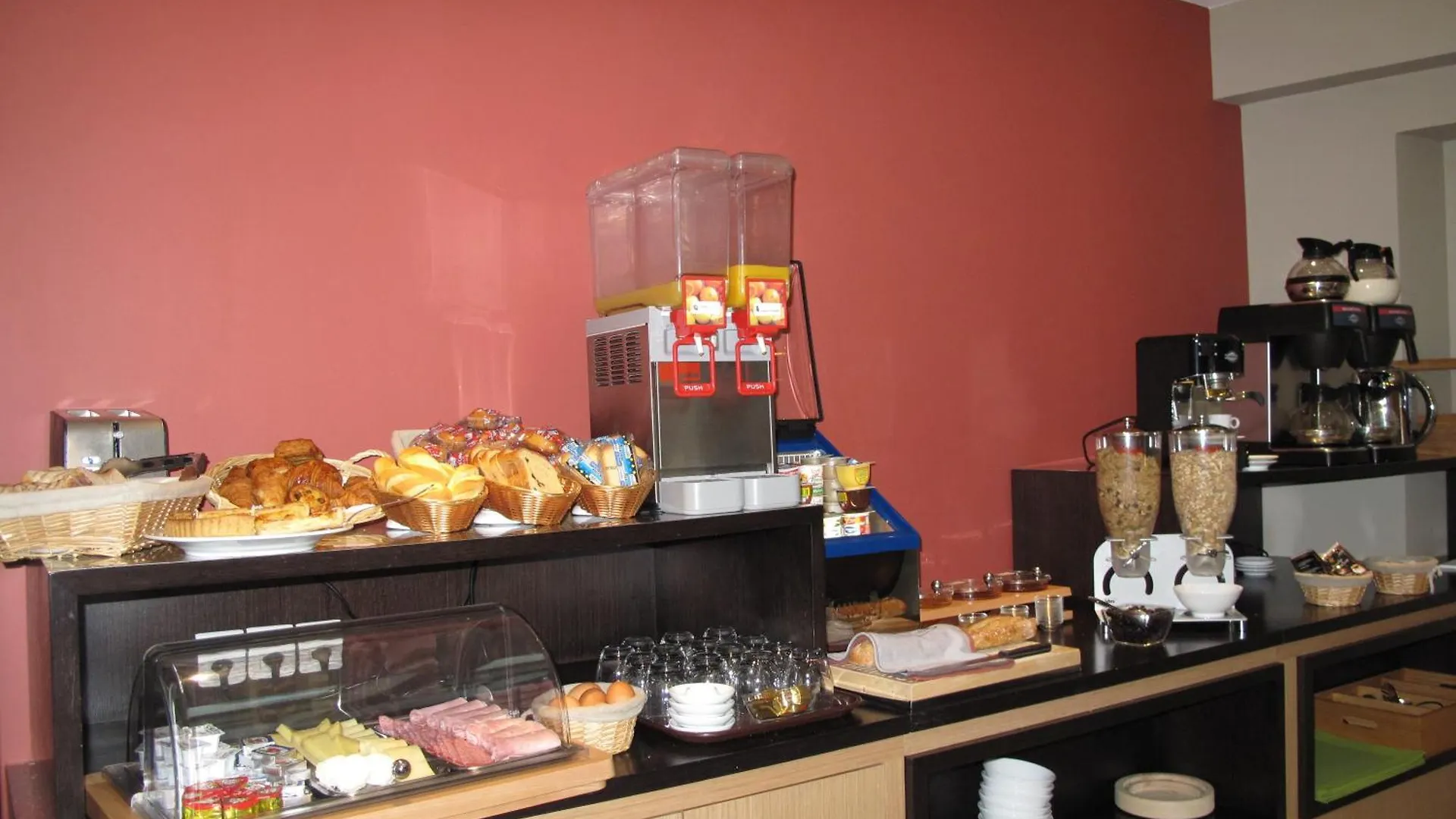Source Hotel Paris 3*,