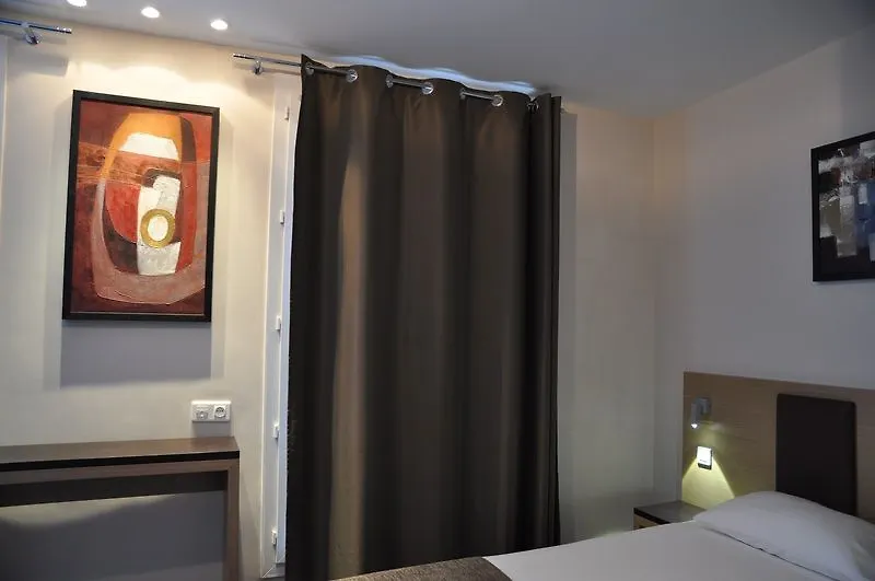 Source Hotel Paris 3*,