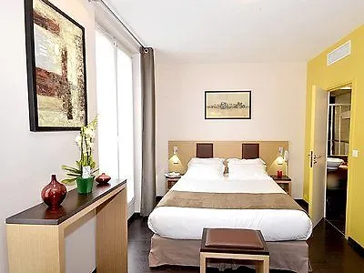 Source Hotel Paris 3*,