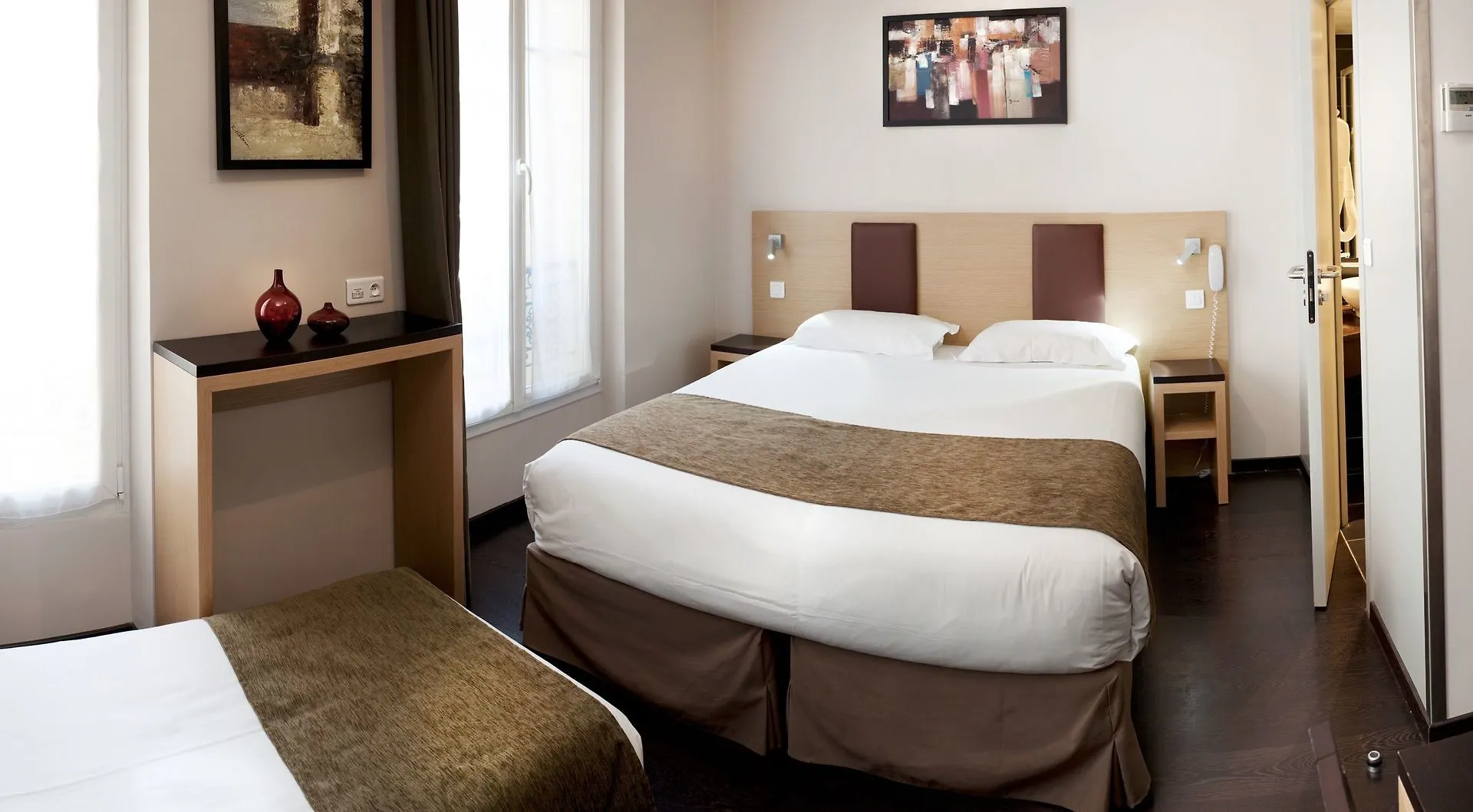 ***  Source Hotel Paris France