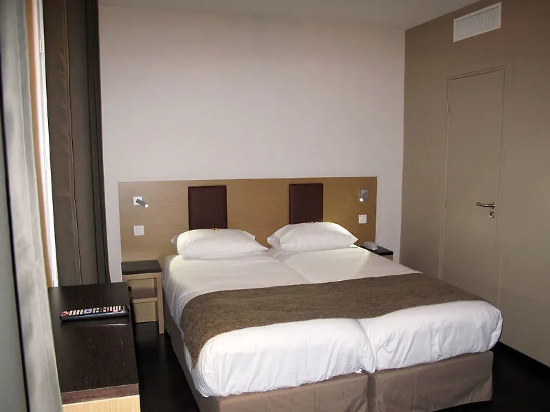Source Hotel Paris 3*,