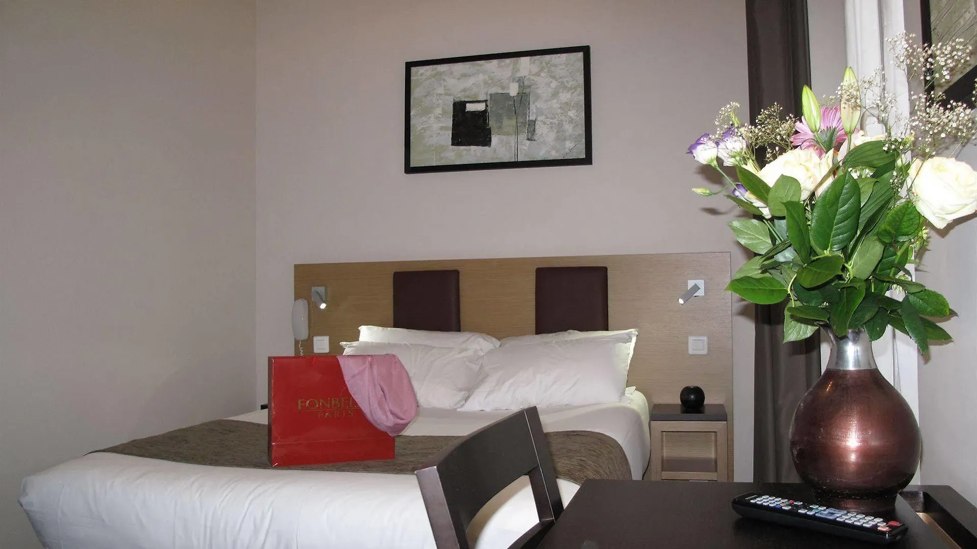 Source Hotel Paris 3*,